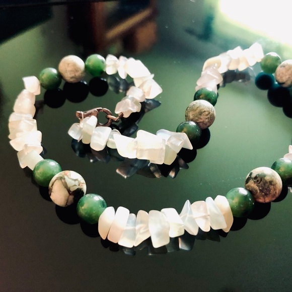 3/$40 VTG Handmade Boho Beaded Choker Necklace~ Aventurine Nuggets/Marbled Jade - Picture 2 of 8